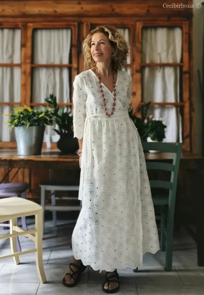 Abito incrociato in sangallo di cotone con maniche (Ref. 140) abito donna