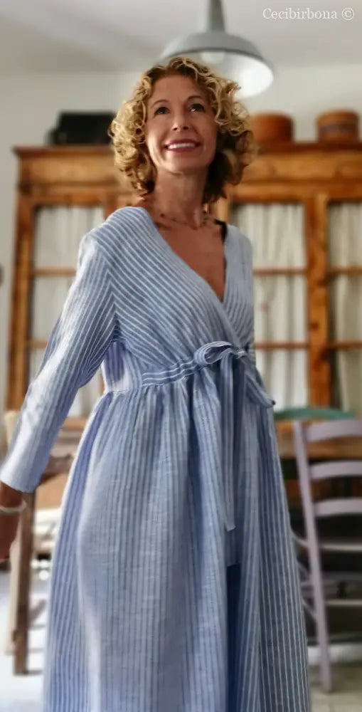 Abito lungo con maniche in lino azzurro a righe panna (Ref. 124) 46 abito donna