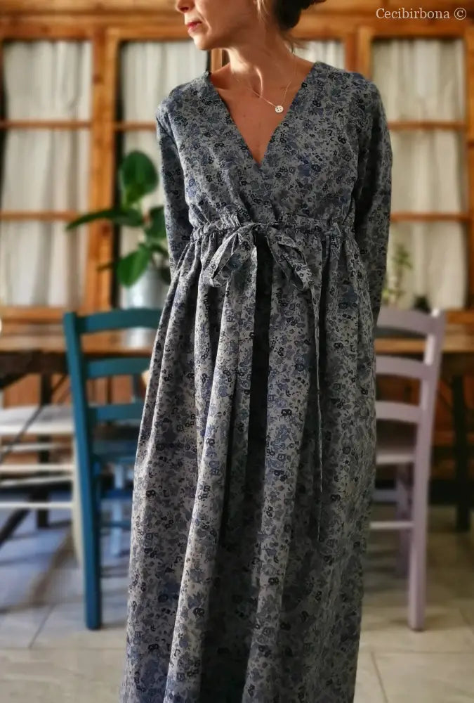 Abito lungo impero in lino a fiori blu (Ref. 117) abbigliamento