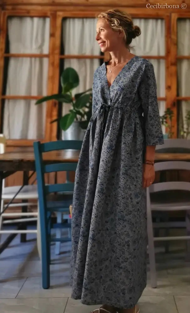 Abito lungo impero in lino a fiori blu (Ref. 117) abbigliamento