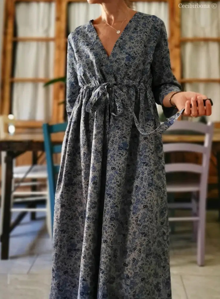 Abito lungo impero in lino a fiori blu (Ref. 117) abbigliamento