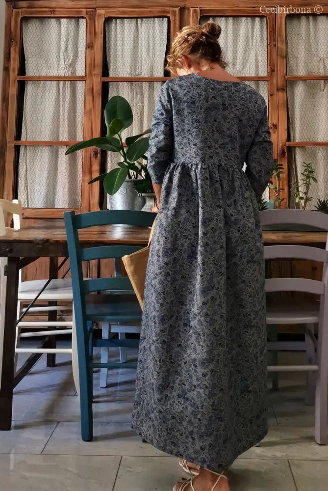 Abito lungo impero in lino a fiori blu (Ref. 117) abbigliamento