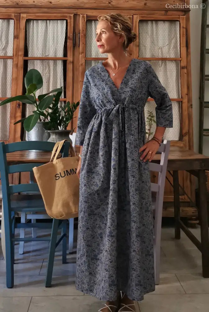 Abito lungo impero in lino a fiori blu (Ref. 117) abbigliamento