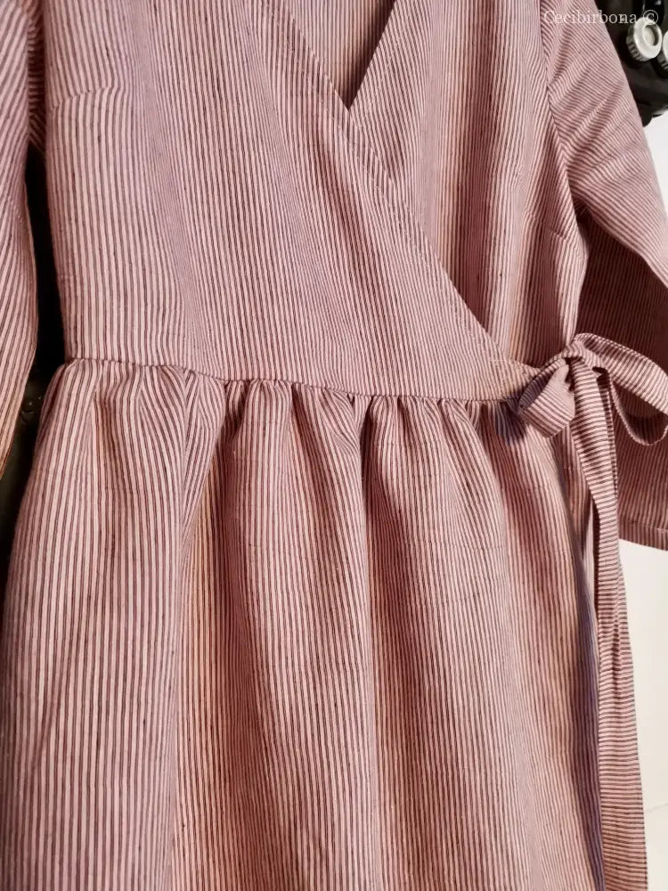 Abito lungo incrociato in lino rosa rigato Media (Ref. 111) abito donna