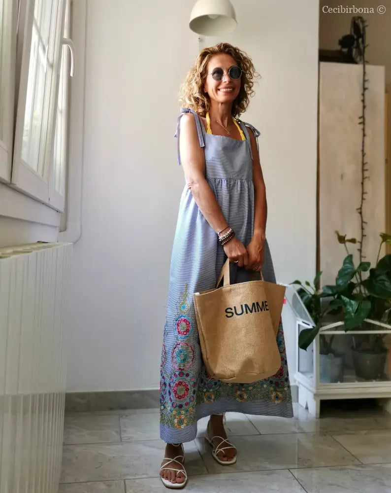 Abito lungo stile impero con bretelle in cotone a righe celesti - vestito leggero con ricamo - prendisole alla