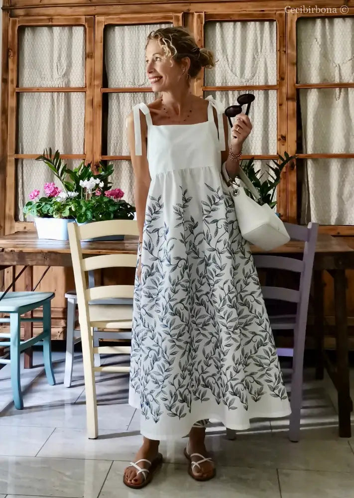 Abito prendisole bianco con foglie blu ricamate (Ref. 191) Media abbigliamento