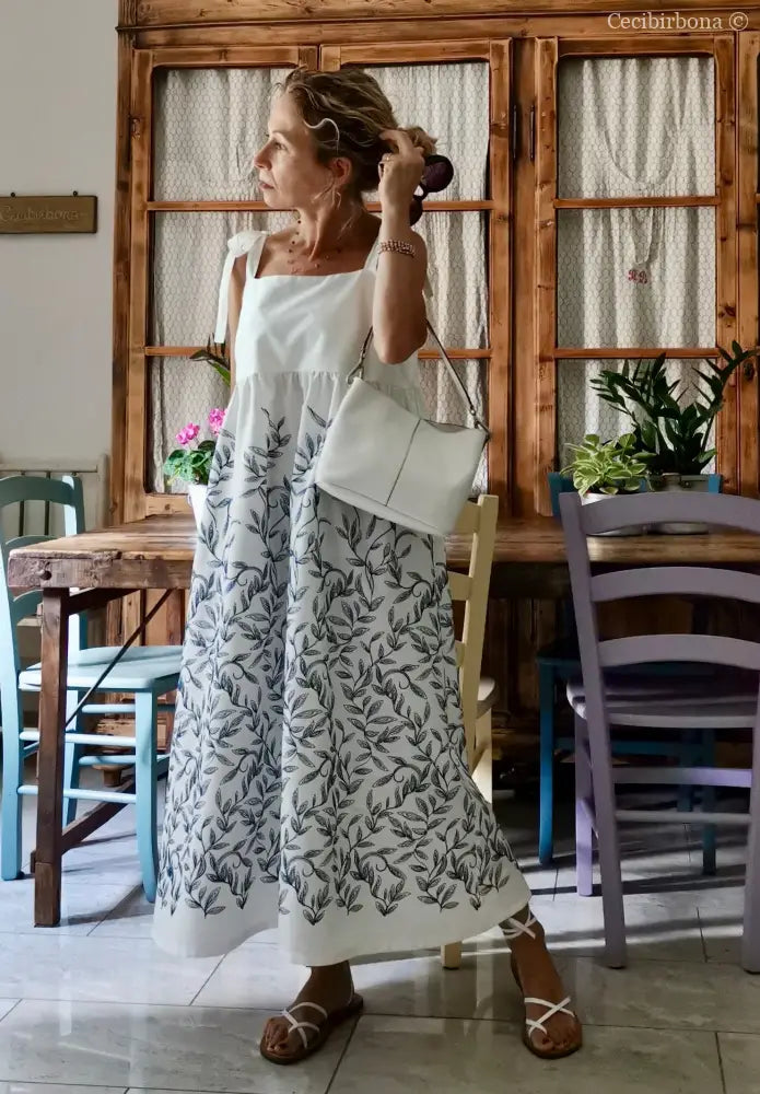 Abito prendisole bianco con foglie blu ricamate (Ref. 191) Media abbigliamento