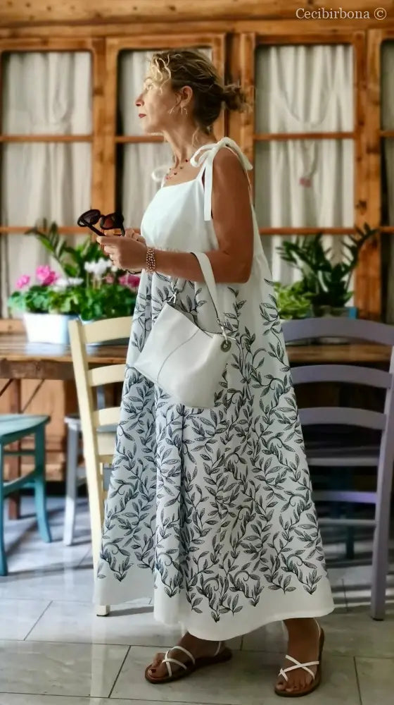 Abito prendisole bianco con foglie blu ricamate (Ref. 191) Media abbigliamento