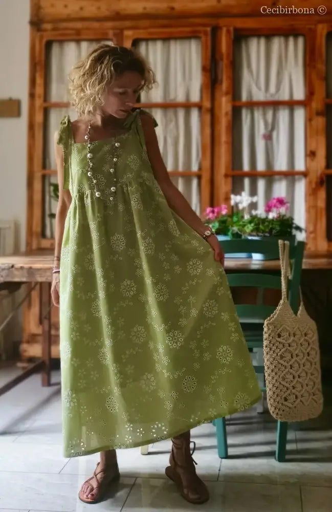 Abito prendisole in sangallo verde (Ref. 195) abito donna