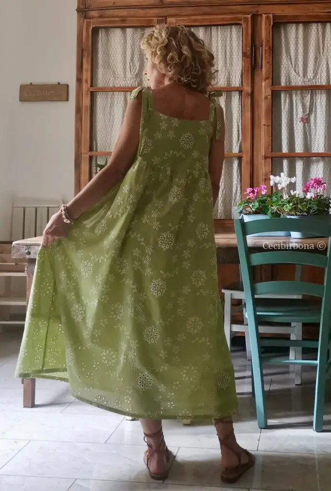 Abito prendisole in sangallo verde (Ref. 195) abito donna
