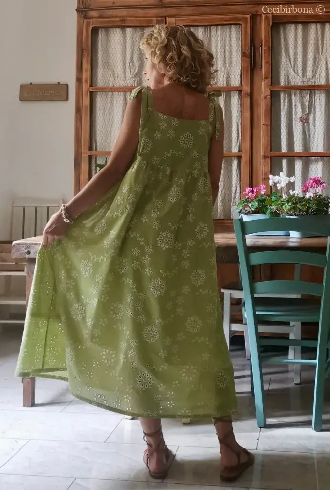 Abito prendisole in sangallo verde (Ref. 195) abito donna