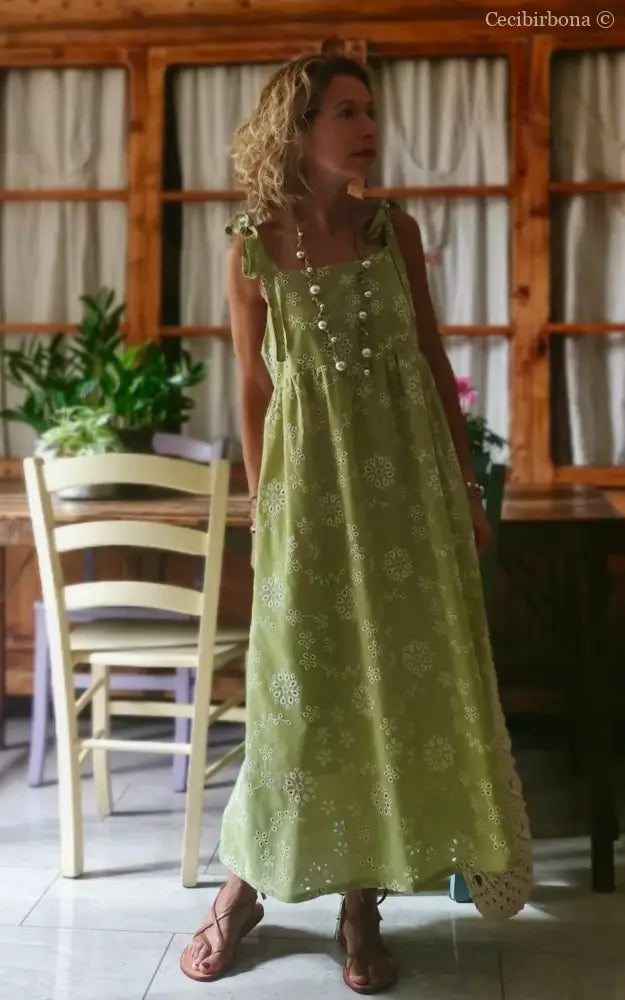 Abito prendisole in sangallo verde (Ref. 195) abito donna