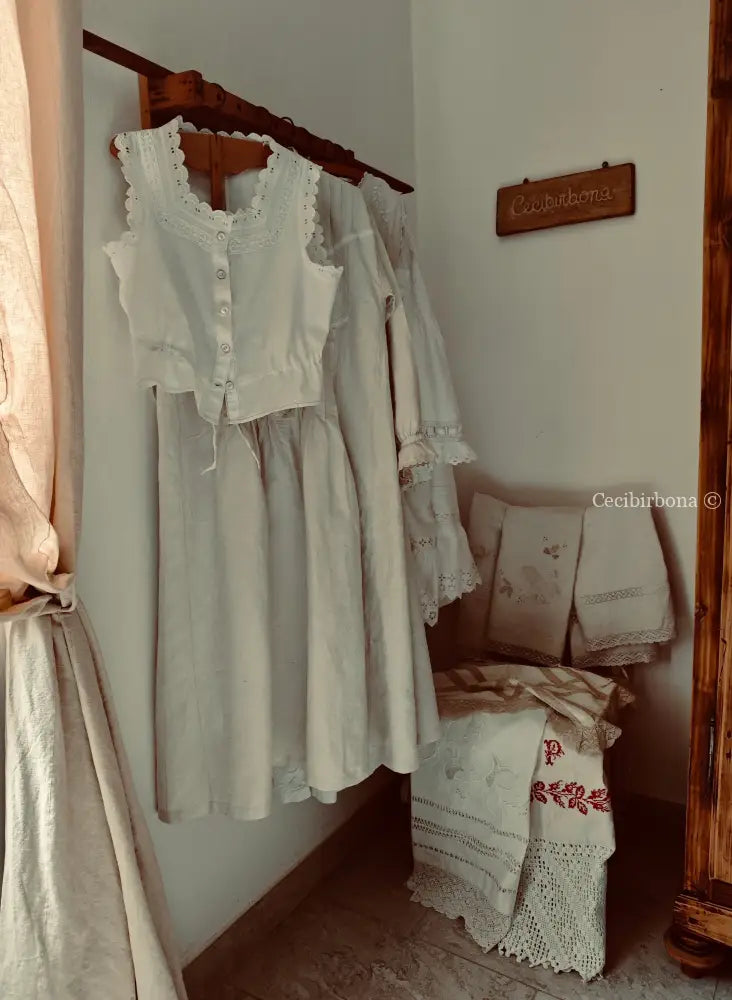 Abito sottoveste antico con pizzo “Corredo di Angiolina” Biancheria antica da donna