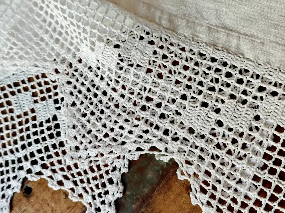 Asciugamano con balze ad uncinetto Asciugamano con balze ad uncinetto