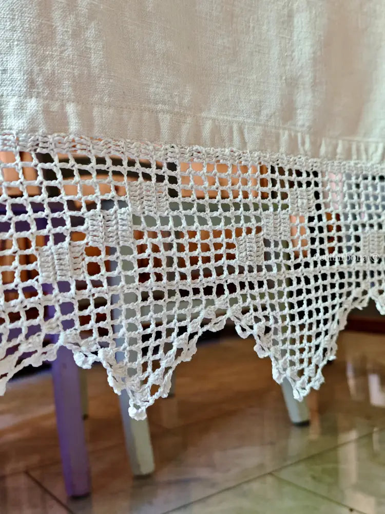 Asciugamano con balze ad uncinetto Asciugamano con balze ad uncinetto