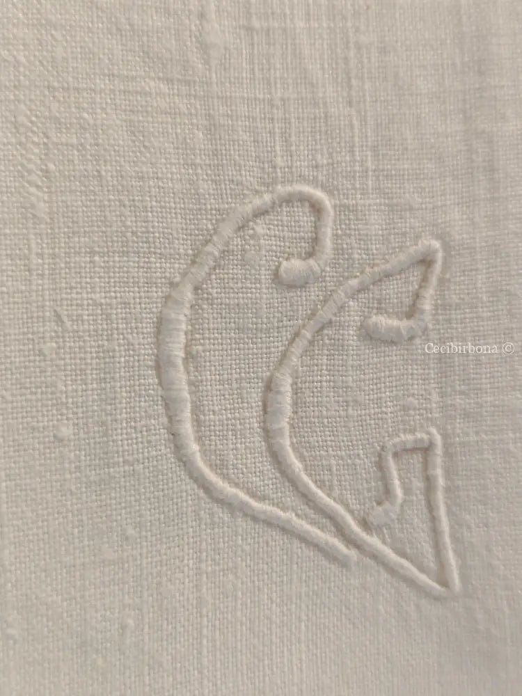 Asciugamano con balze ad uncinetto e monogramma CG Asciugamano con balze ad uncinetto