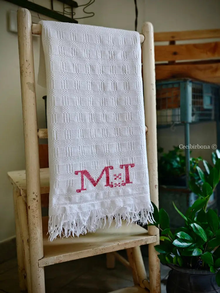 Asciugamano con monogramma rosa MT Asciugamano con monogramma MT