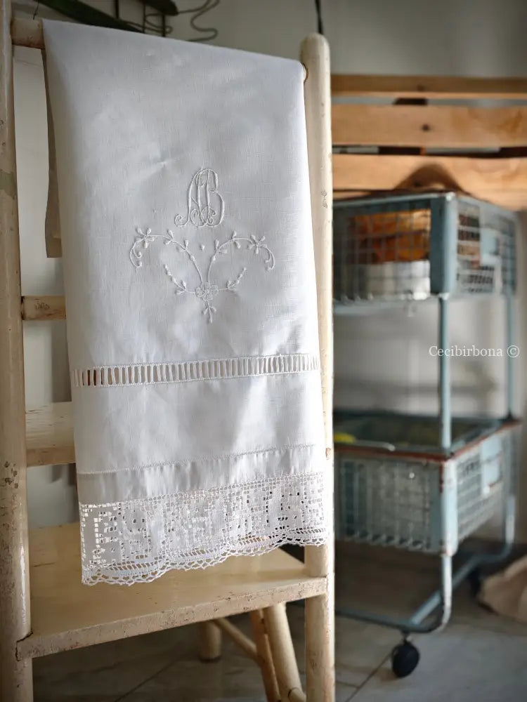 Asciugamano in lino antico con monogramma AB Asciugamano in lino antico