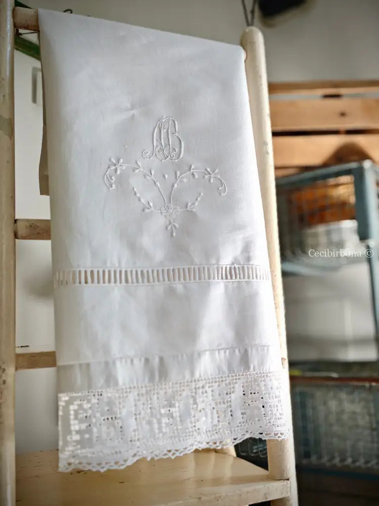 Asciugamano in lino antico con monogramma AB Asciugamano in lino antico