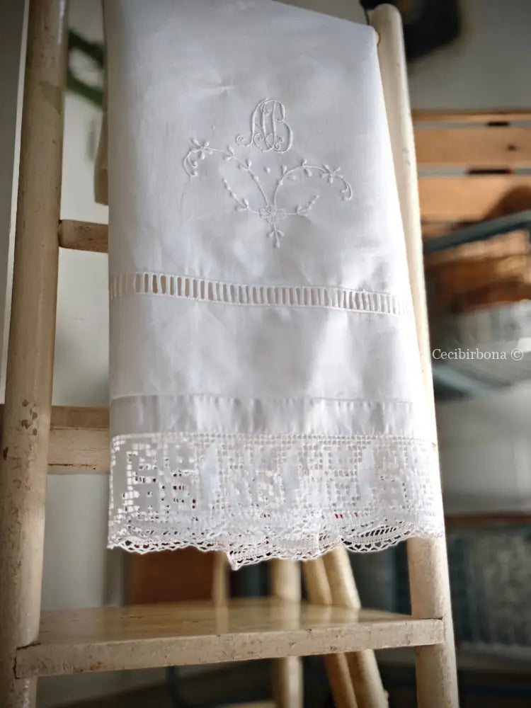 Asciugamano in lino antico con monogramma AB Asciugamano in lino antico