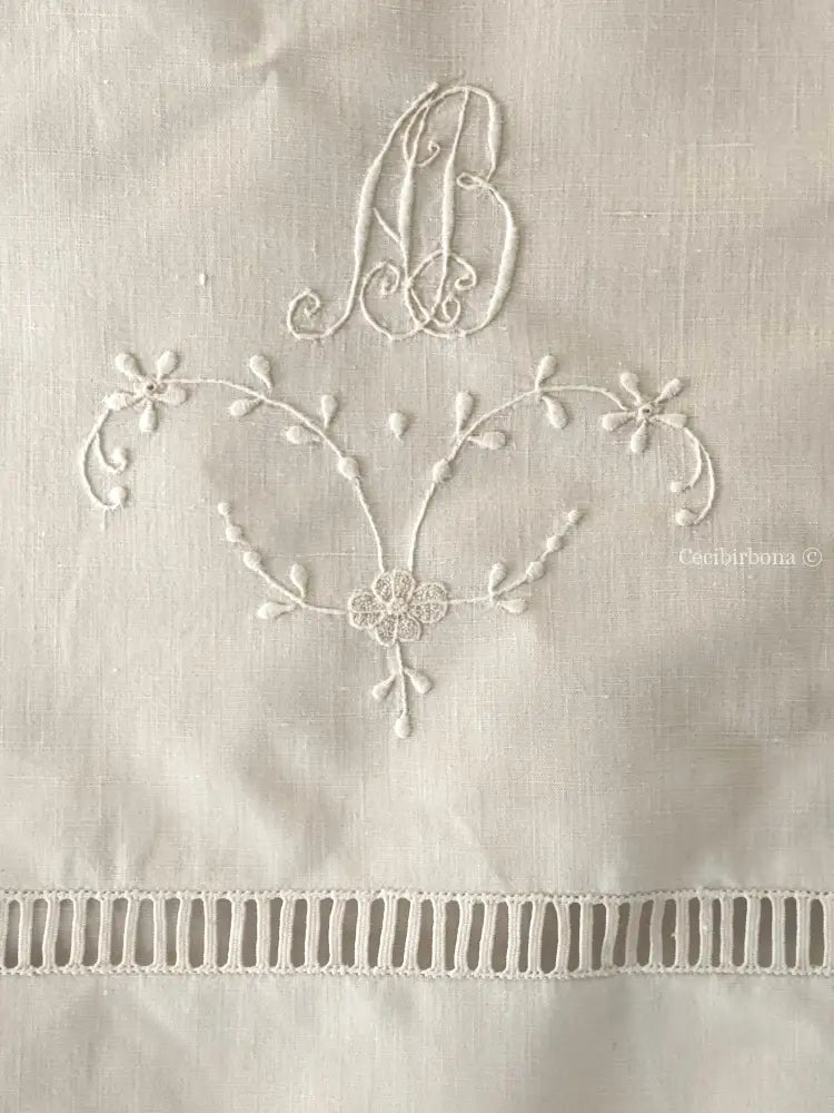 Asciugamano in lino antico con monogramma AB Asciugamano in lino antico