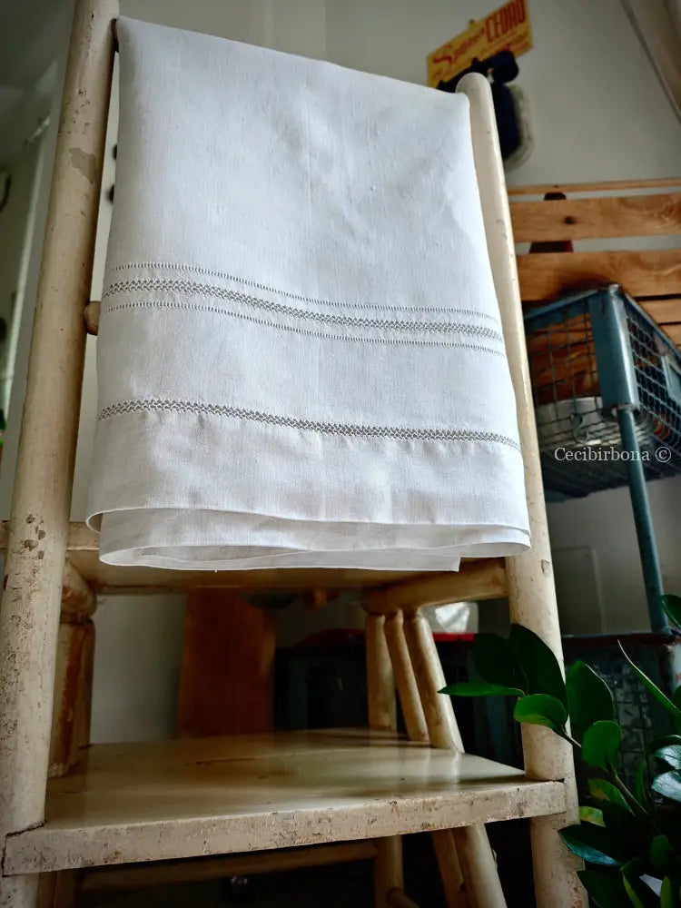 Asciugamano in lino con sfilature Asciugamano in lino antico