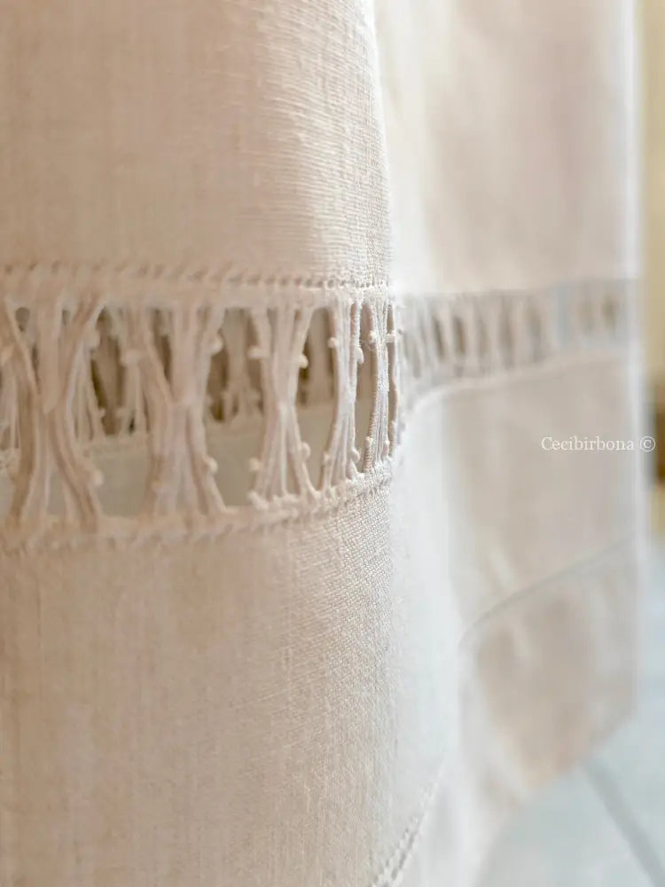 Asciugamano in lino con sfilature e monogramma NS Asciugamano in lino antico