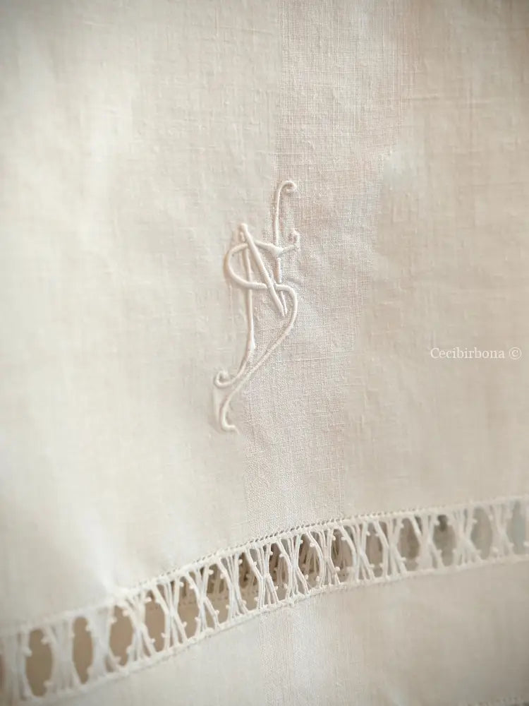 Asciugamano in lino con sfilature e monogramma NS Asciugamano in lino antico