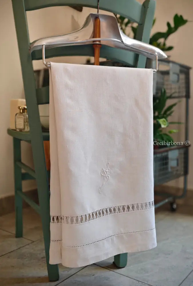 Asciugamano in lino con sfilature e monogramma NS Asciugamano in lino antico