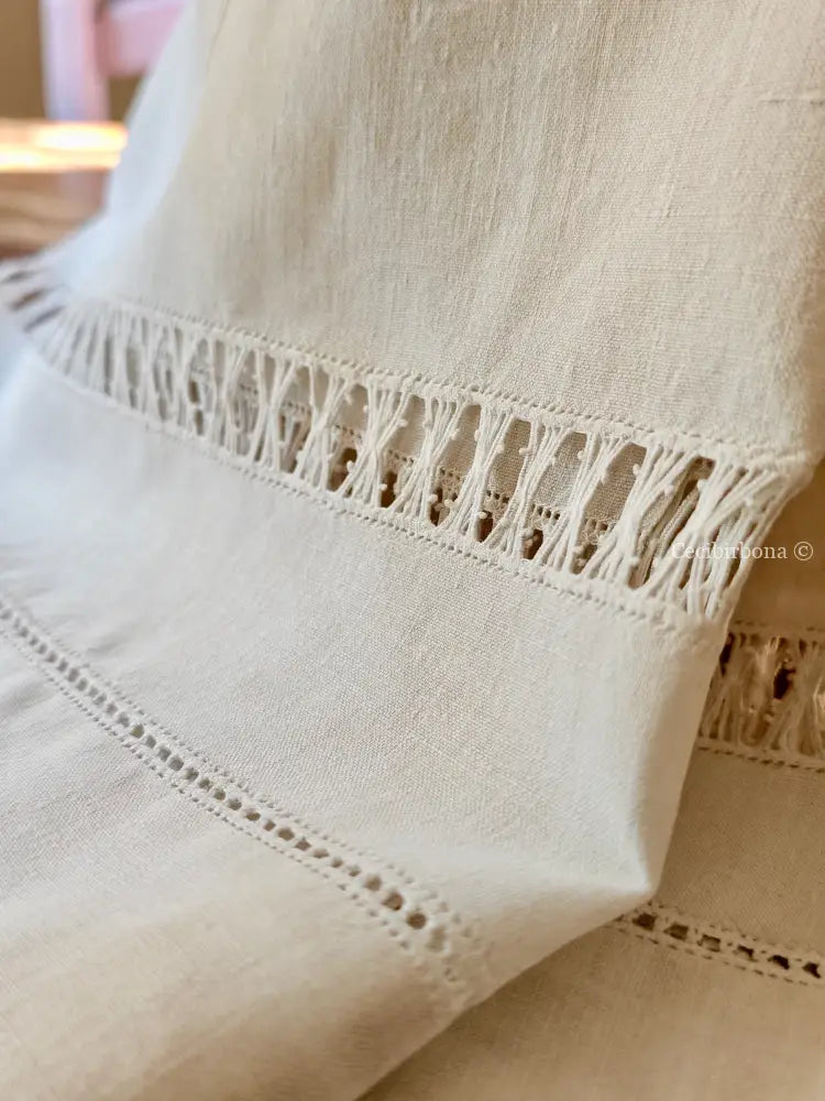 Asciugamano in lino con sfilature e monogramma NS Asciugamano in lino antico
