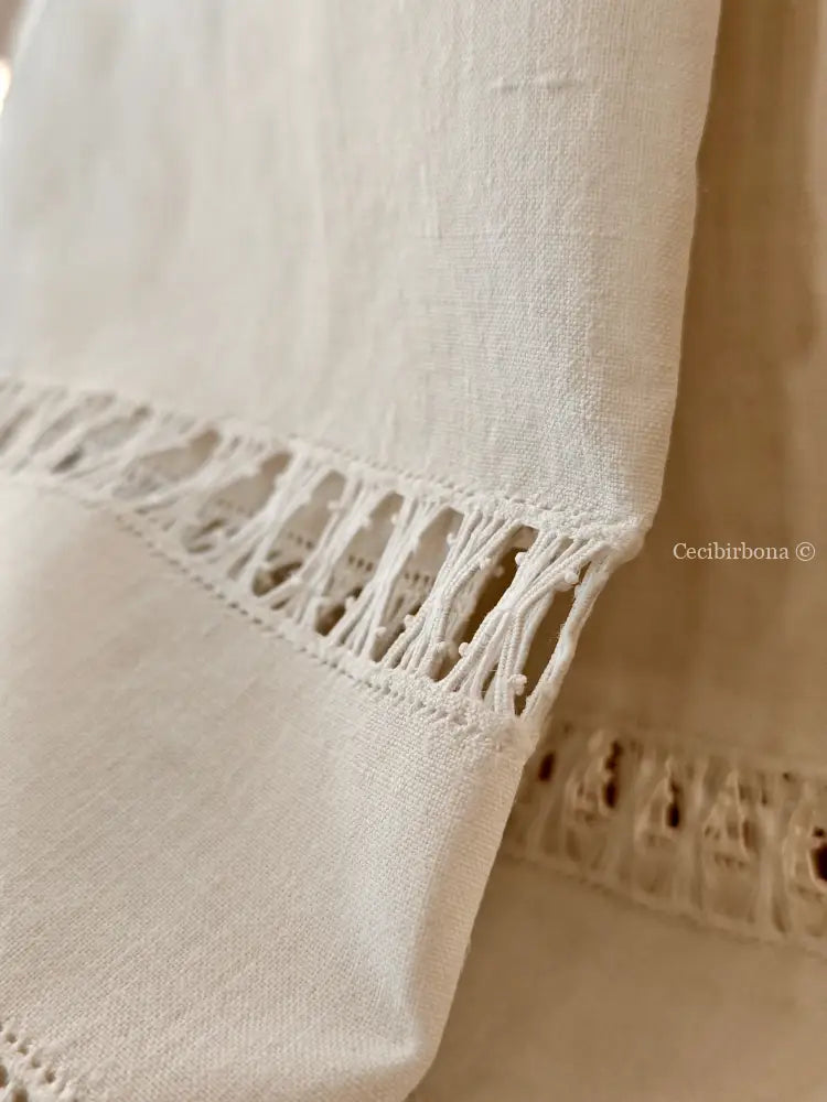 Asciugamano in lino con sfilature e monogramma NS Asciugamano in lino antico