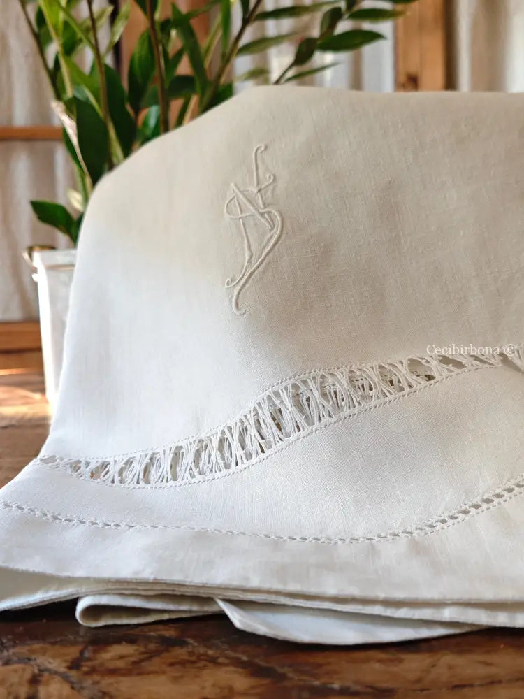 Asciugamano in lino con sfilature e monogramma NS Asciugamano in lino antico