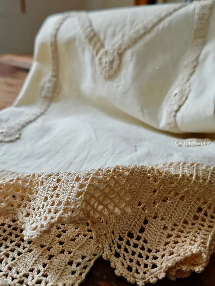 Asciugamano vintage con iniziale M e balza all’uncinetto biancheria antica per la casa