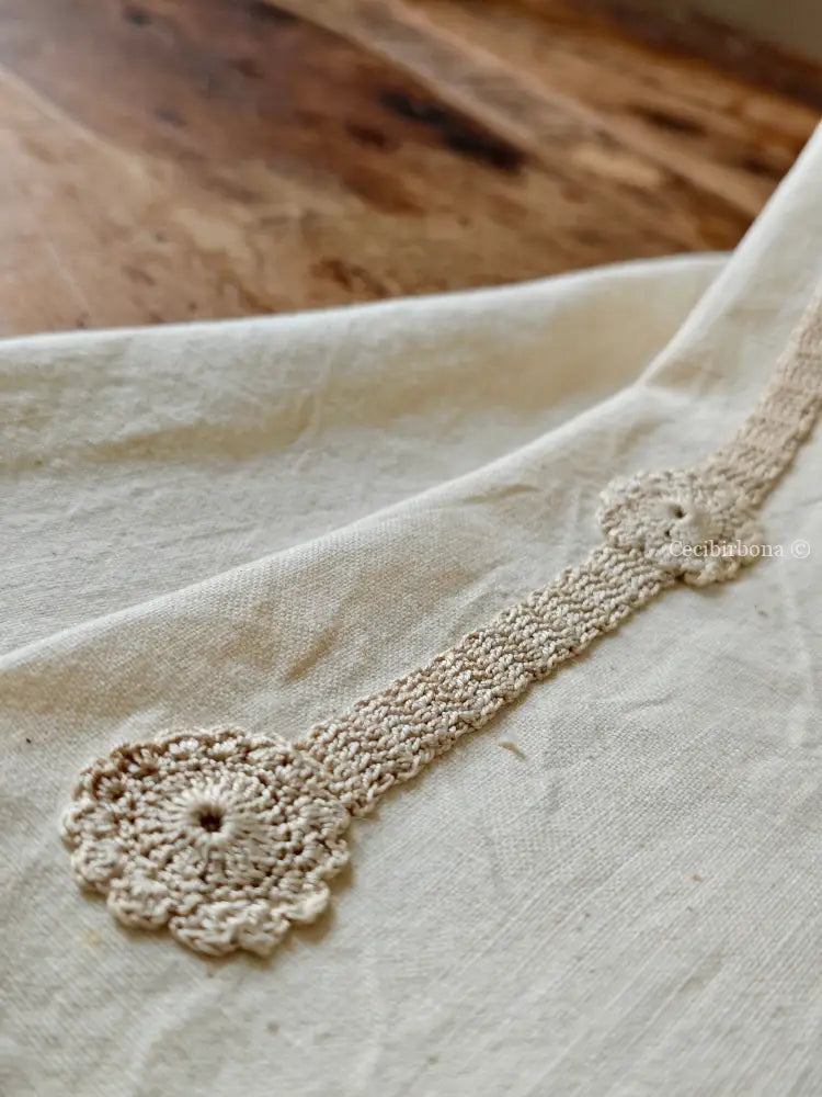 Asciugamano vintage con iniziale M e balza all’uncinetto biancheria antica per la casa