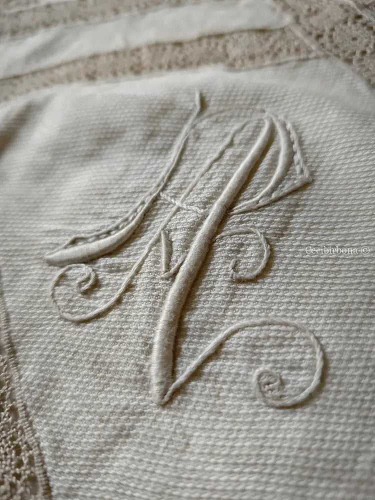 Busta portabiancheria antica con pizzo “Corredo di Angiolina” biancheria antica per la casa