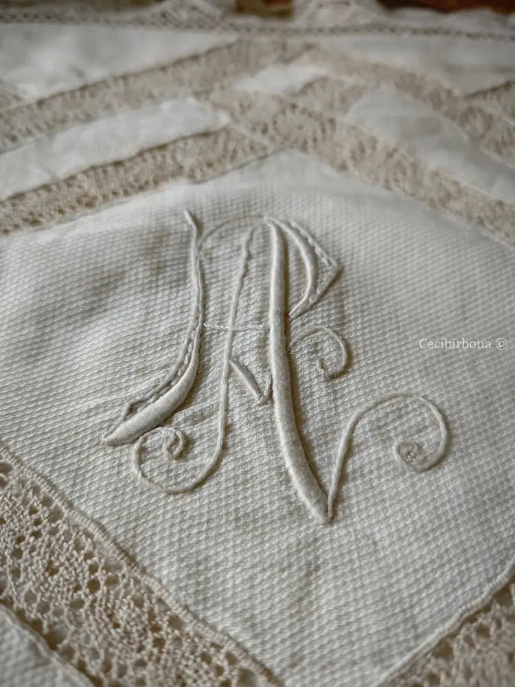 Busta portabiancheria antica con pizzo “Corredo di Angiolina” biancheria antica per la casa