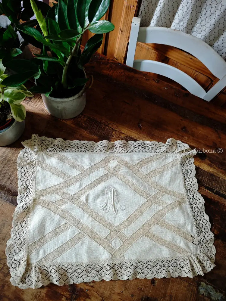 Busta portabiancheria antica con pizzo “Corredo di Angiolina” biancheria antica per la casa