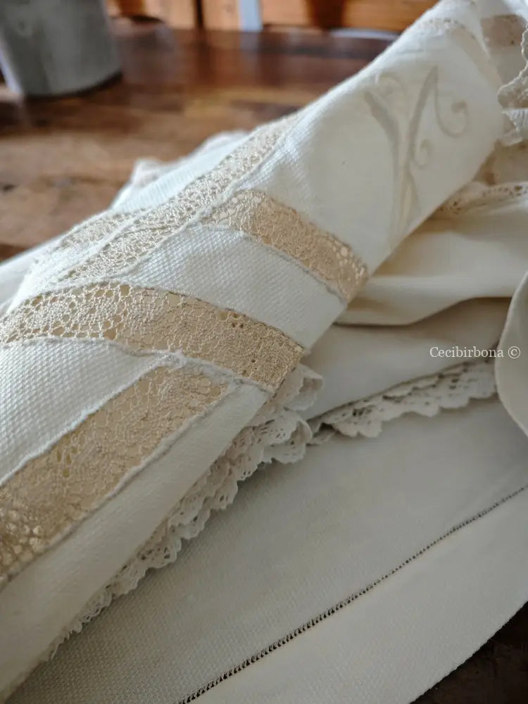 Busta portabiancheria antica con pizzo “Corredo di Angiolina” biancheria antica per la casa
