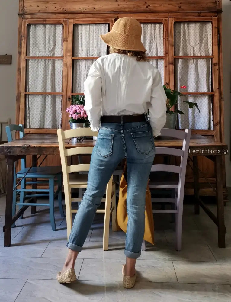 Camicia antica con jabot