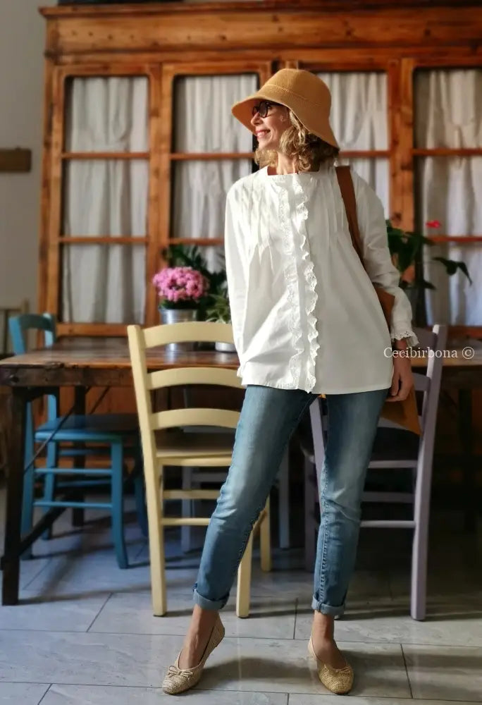 Camicia antica con jabot