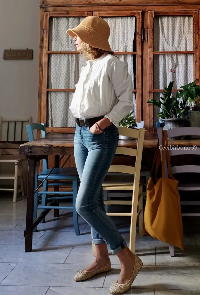 Camicia antica con jabot