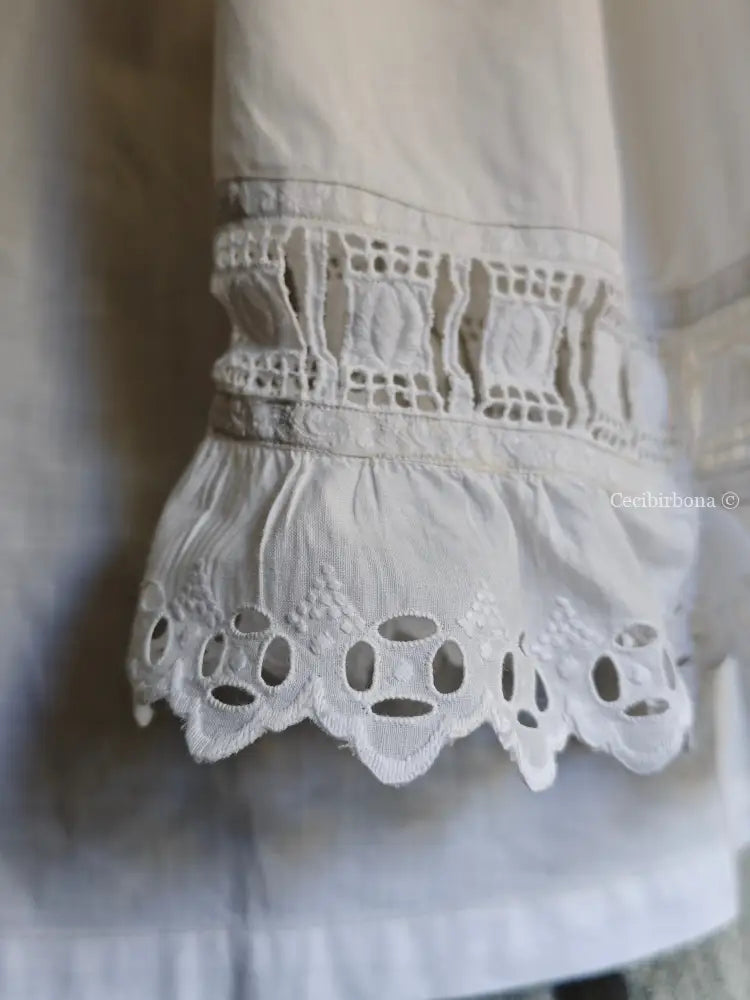 Camicia antica con pizzo a maniche lunghe “Corredo di Angiolina” Biancheria antica da donna