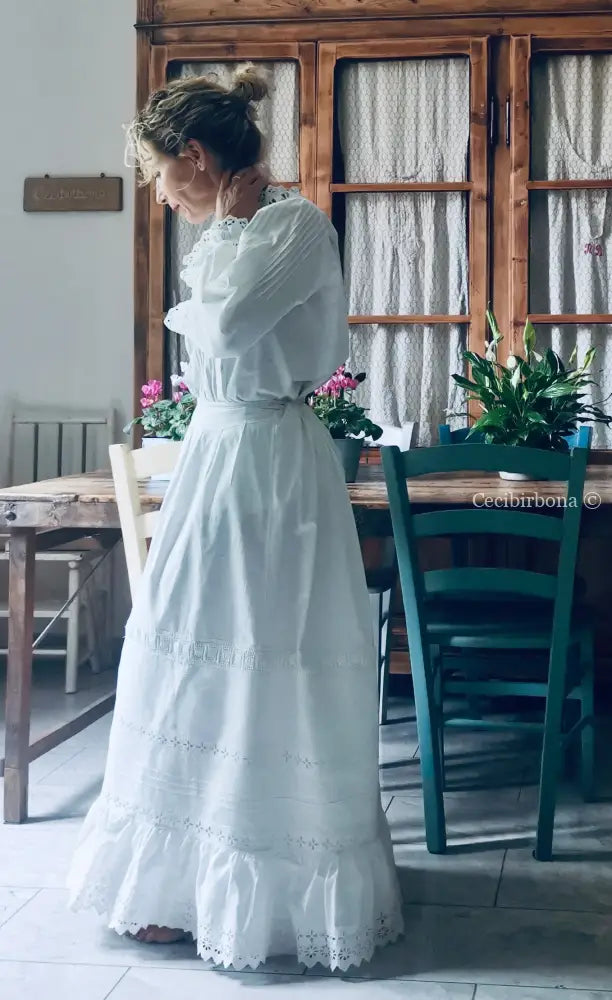 Camicia antica con pizzo a maniche lunghe “Corredo di Angiolina” Biancheria antica da donna