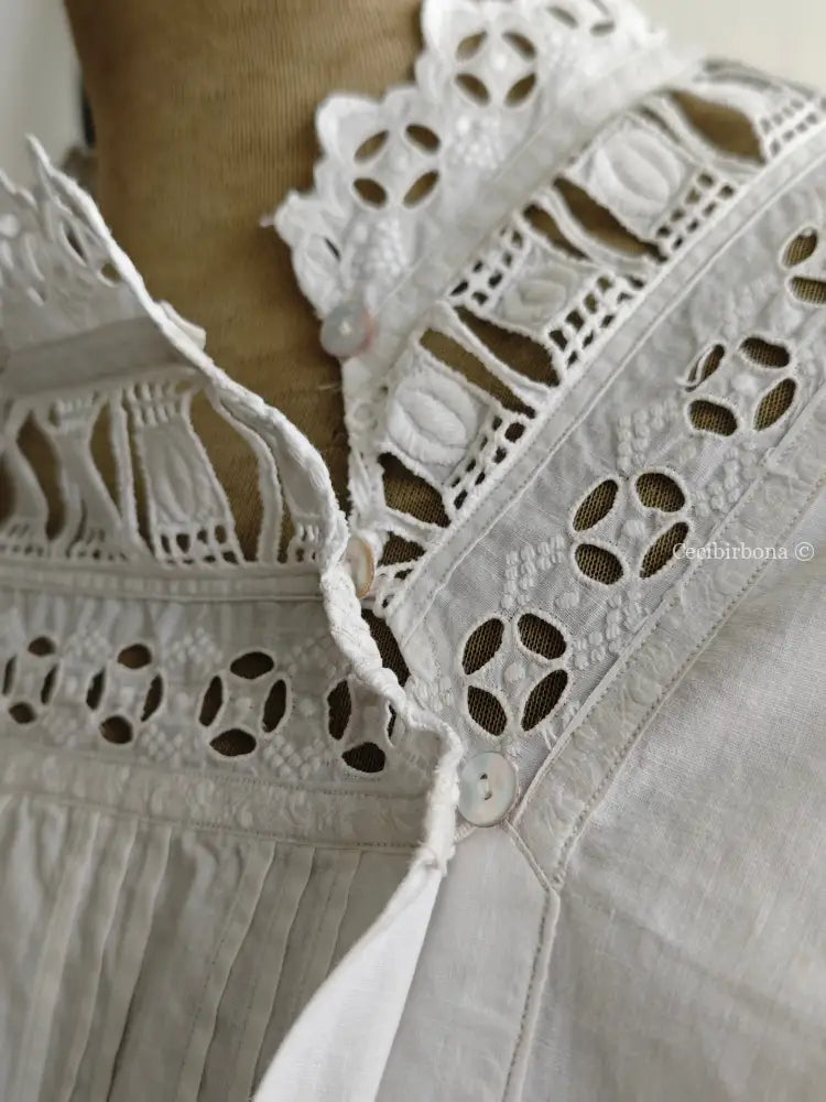 Camicia antica con pizzo a maniche lunghe “Corredo di Angiolina” Biancheria antica da donna