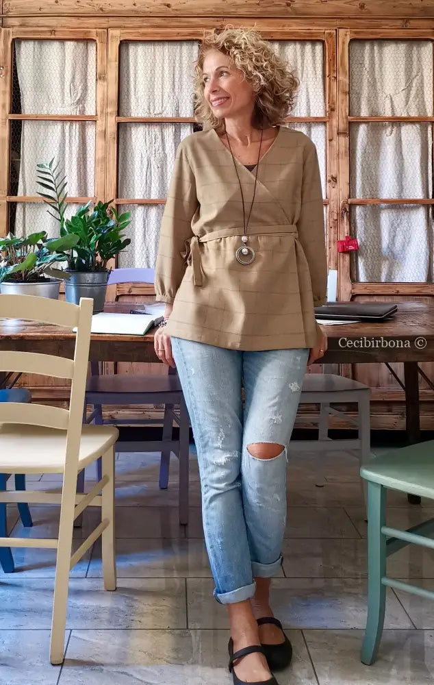 Camicia donna incrociata in lana beige (Ref. 100) camicia donna