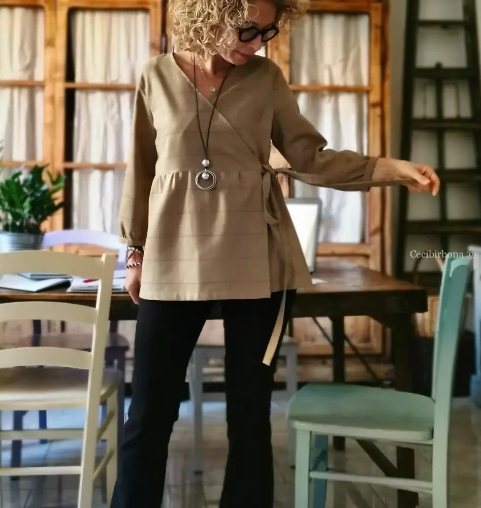 Camicia donna incrociata in lana beige (Ref. 100) camicia donna