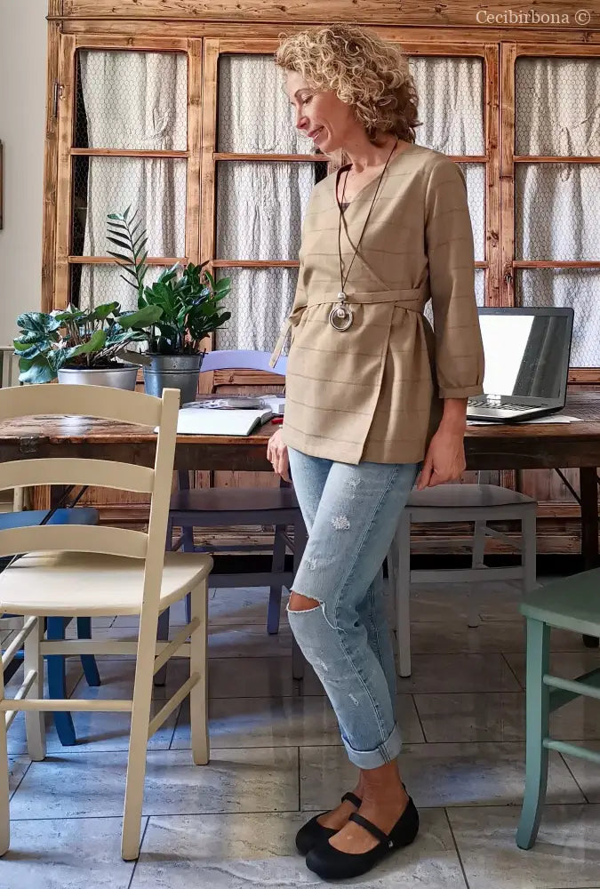 Camicia donna incrociata in lana beige (Ref. 100) camicia donna