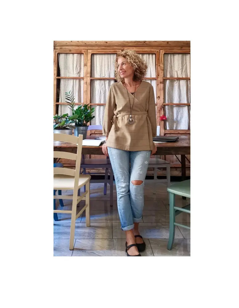 Camicia donna incrociata in lana beige (Ref. 100) camicia donna
