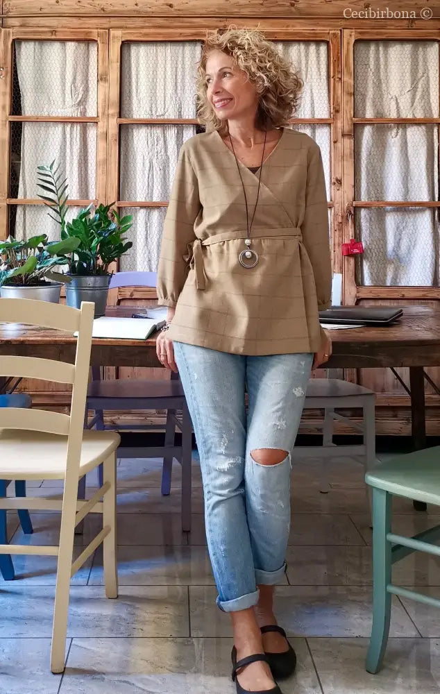 Camicia donna incrociata in lana beige (Ref. 100) camicia donna