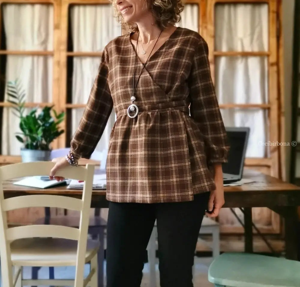 Camicia donna incrociata in lana tartan marrone (Ref. 99) camicia donna
